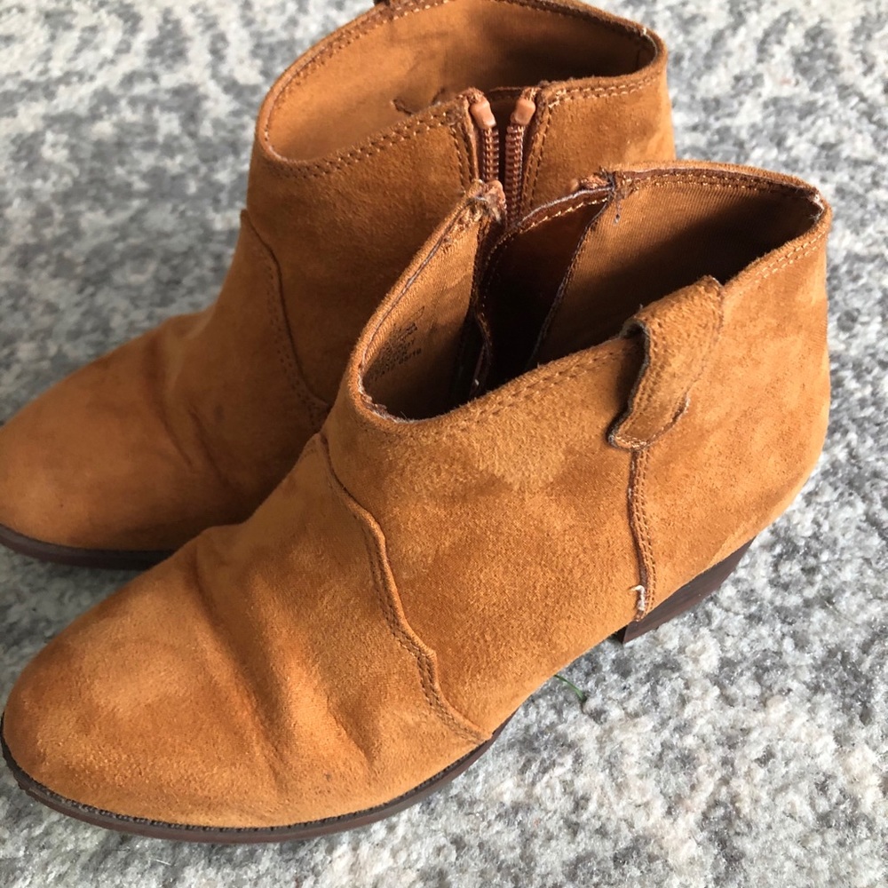 Size 1 G- old navy side zip ankle boots